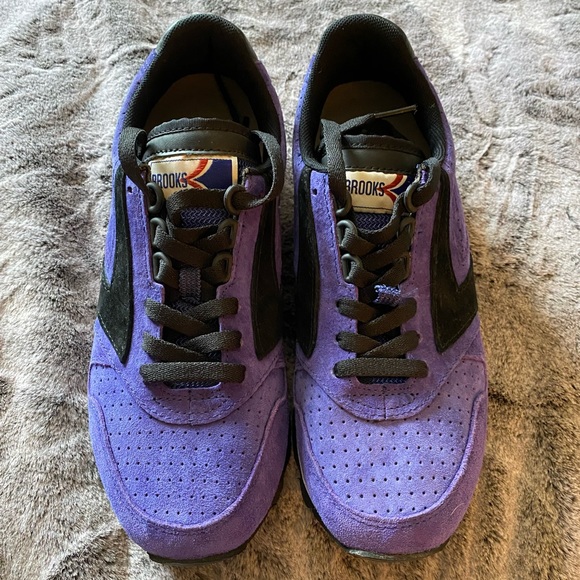 Brooks Other - Never Been Worn MENS Sz 7 (women’s 8.5) BROOKS Chariot All Leather Shoes.